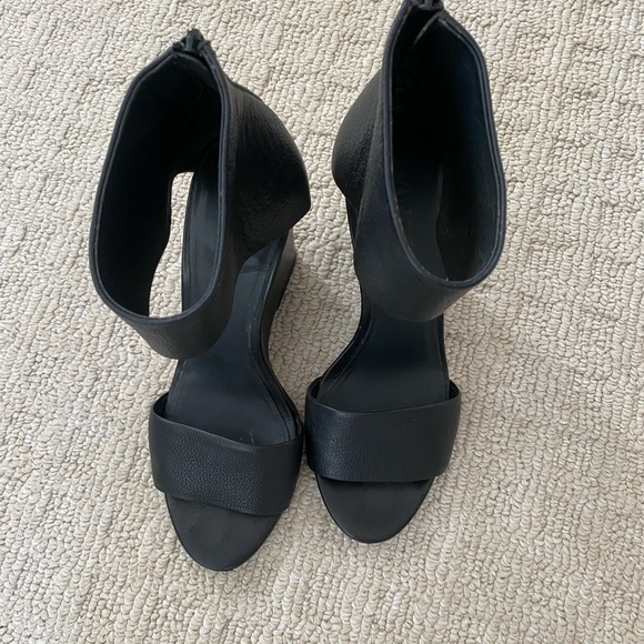 Black leather Vince wedge sandals - size 6 1/2 US - Picture 8 of 14